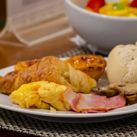 Hotel The 7 Hotel, Suites, & 3*