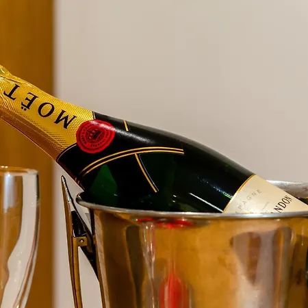 Hotel The 7 Hotel, Suites, & Lisbon