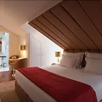 The 7 Hotel, Suites, & מלון