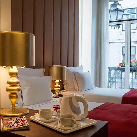 Отель The 7 Hotel, Suites, & 3*