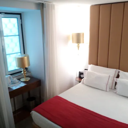 Отель The 7 Hotel, Suites, &