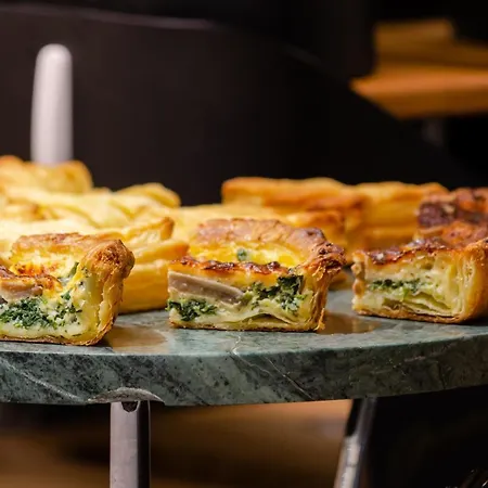 The 7 Hotel, Suites, & Hotel 3*