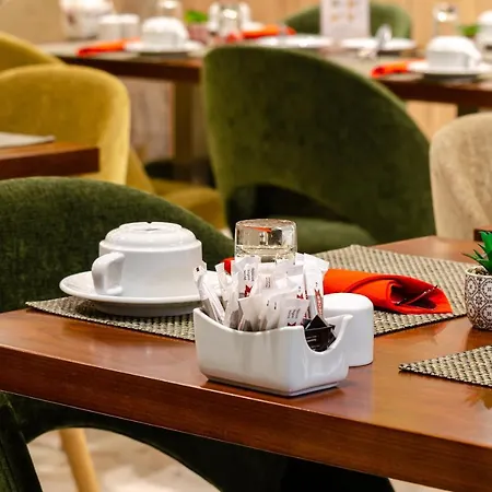 Отель The 7 Hotel, Suites, &