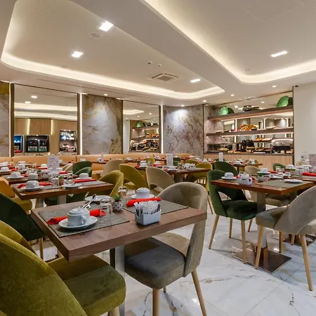 Отель The 7 Hotel, Suites, & 3*