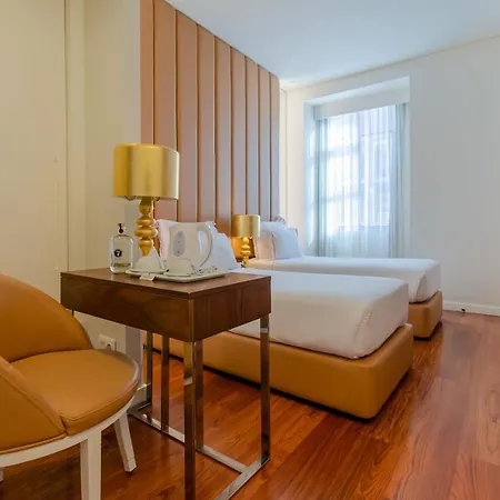 The 7 Hotel, Suites, & מלון