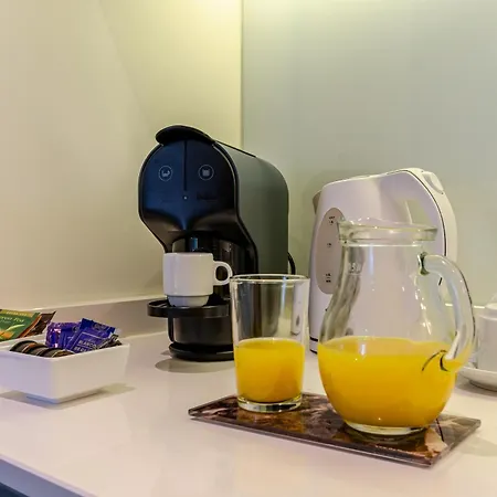 Отель The 7 Hotel, Suites, &