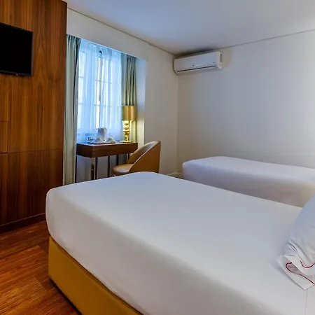 Отель The 7 Hotel, Suites, &