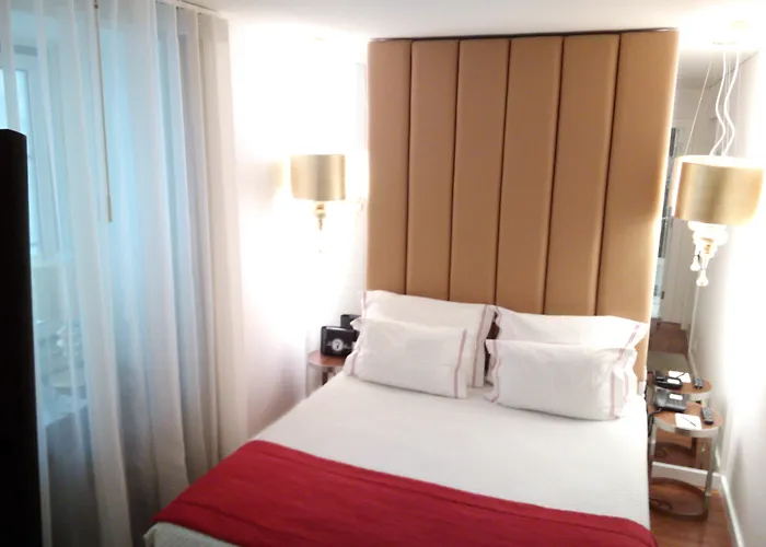 מלון The 7 Hotel, Suites, &