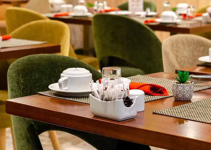 מלון The 7 Hotel, Suites, &