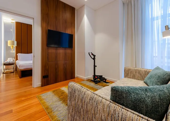 מלון The 7 Hotel, Suites, &