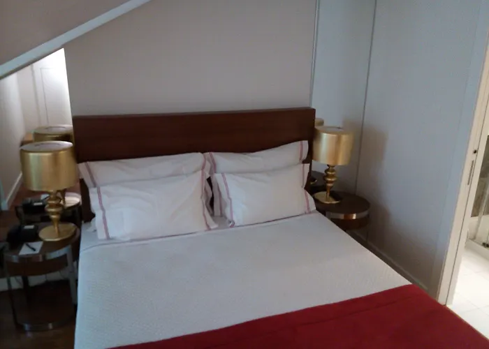 מלון The 7 Hotel, Suites, &