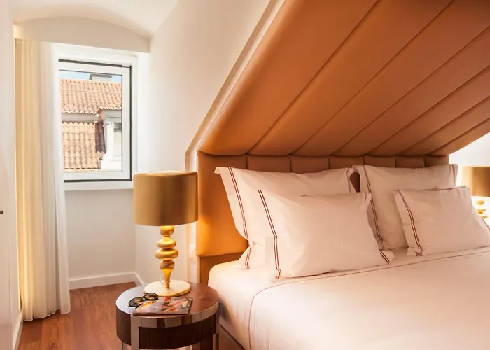 מלון The 7 Hotel, Suites, & 3*