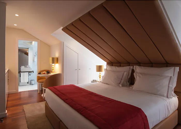 The 7 Hotel, Suites, & מלון