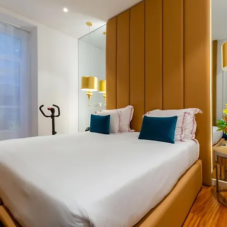 The 7 Hotel, Suites, & Ξενοδοχείο