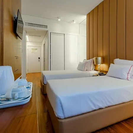 The 7 Hotel, Suites, & Ξενοδοχείο Lisboa