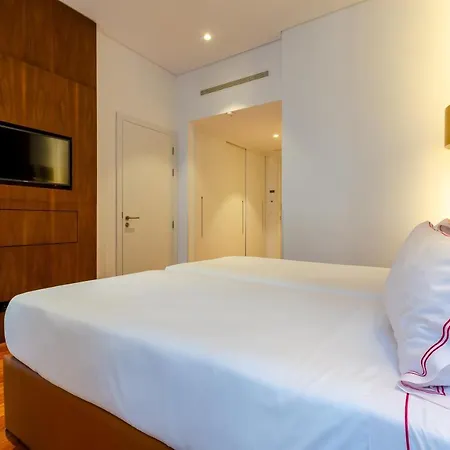 The 7 Hotel, Suites, & Ξενοδοχείο