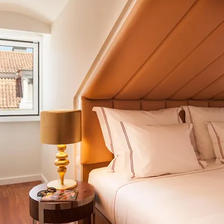 Ξενοδοχείο The 7 Hotel, Suites, & 3*
